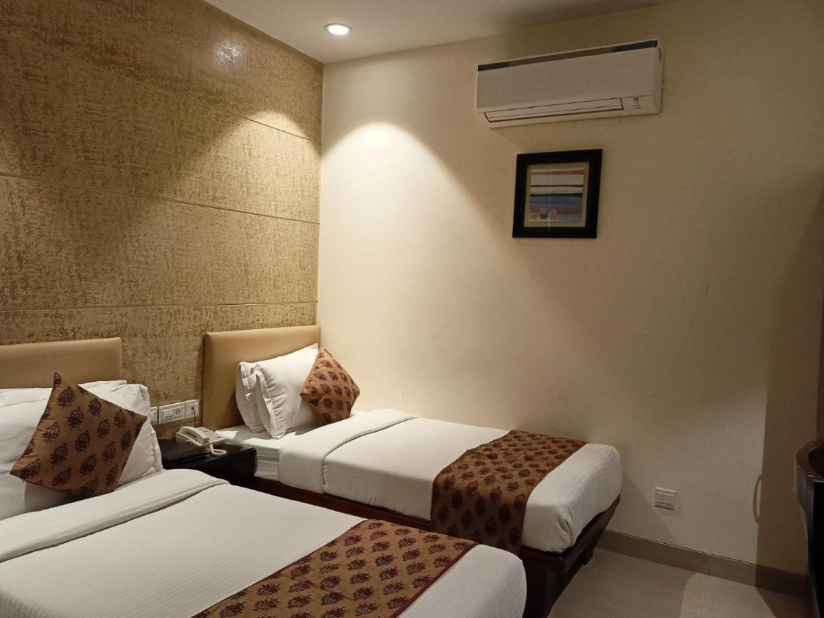 Cosy Grand, Chanakyapuri By The Cosy Hotels Нью-Дели Экстерьер фото