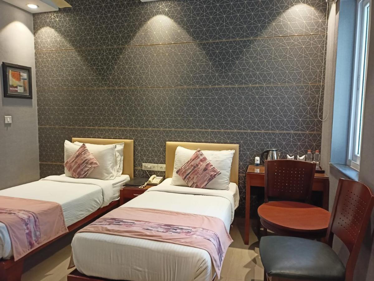 Cosy Grand, Chanakyapuri By The Cosy Hotels Нью-Дели Экстерьер фото
