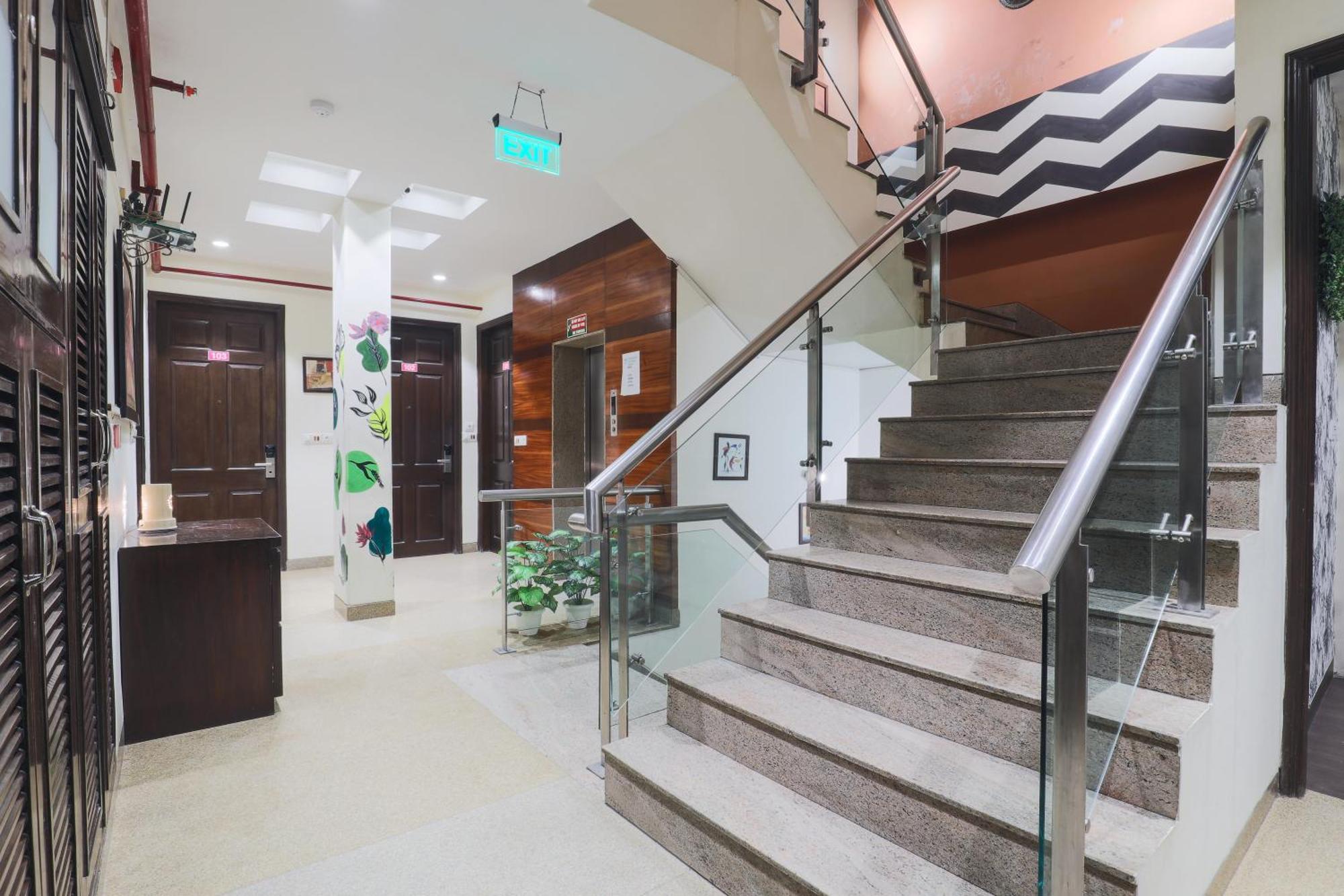 Cosy Grand, Chanakyapuri By The Cosy Hotels Нью-Дели Экстерьер фото