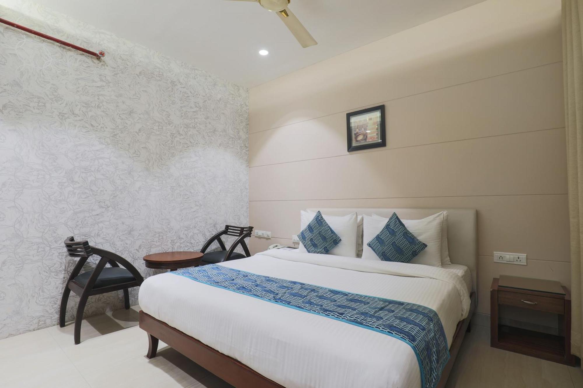 Cosy Grand, Chanakyapuri By The Cosy Hotels Нью-Дели Экстерьер фото