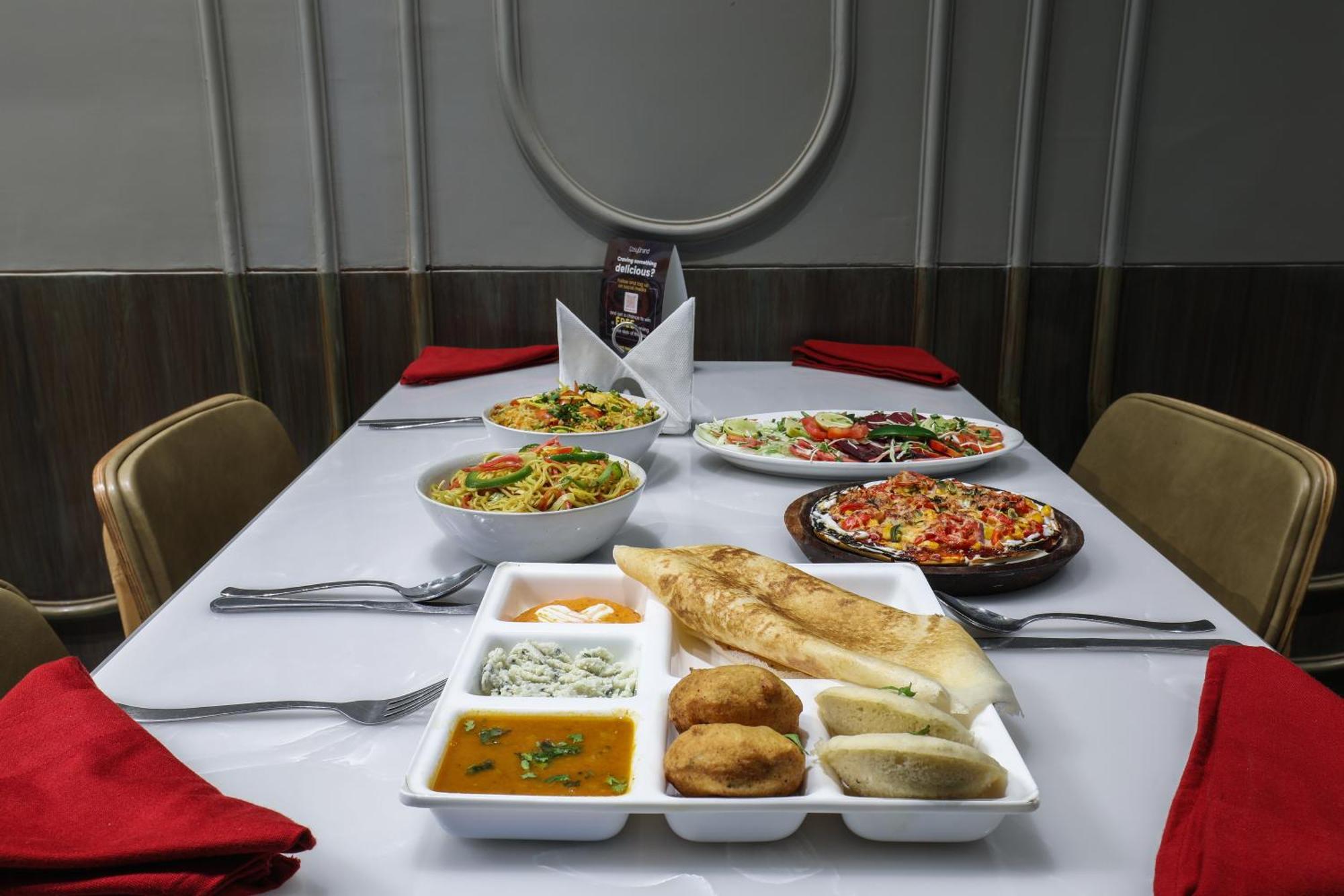Cosy Grand, Chanakyapuri By The Cosy Hotels Нью-Дели Экстерьер фото