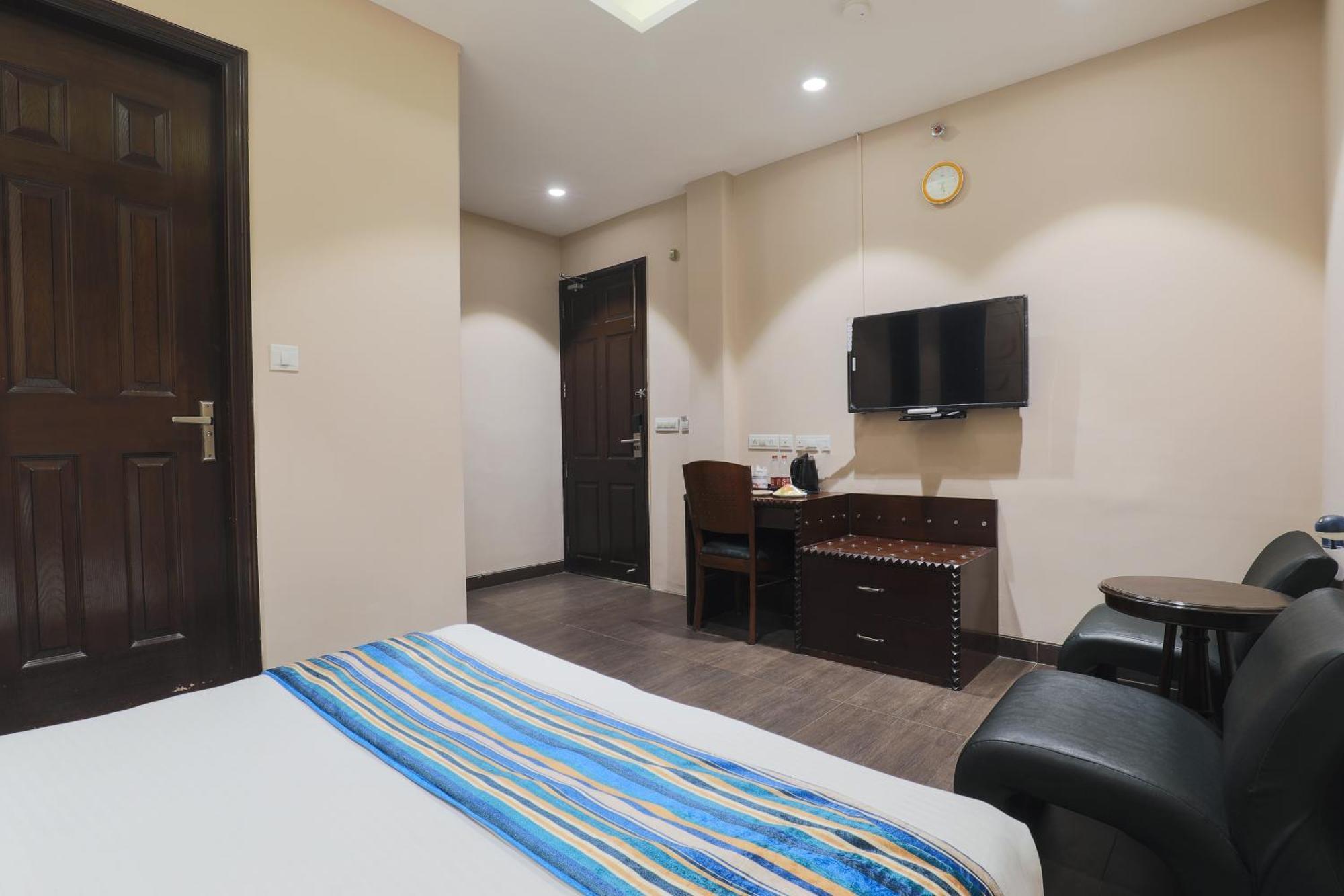Cosy Grand, Chanakyapuri By The Cosy Hotels Нью-Дели Экстерьер фото