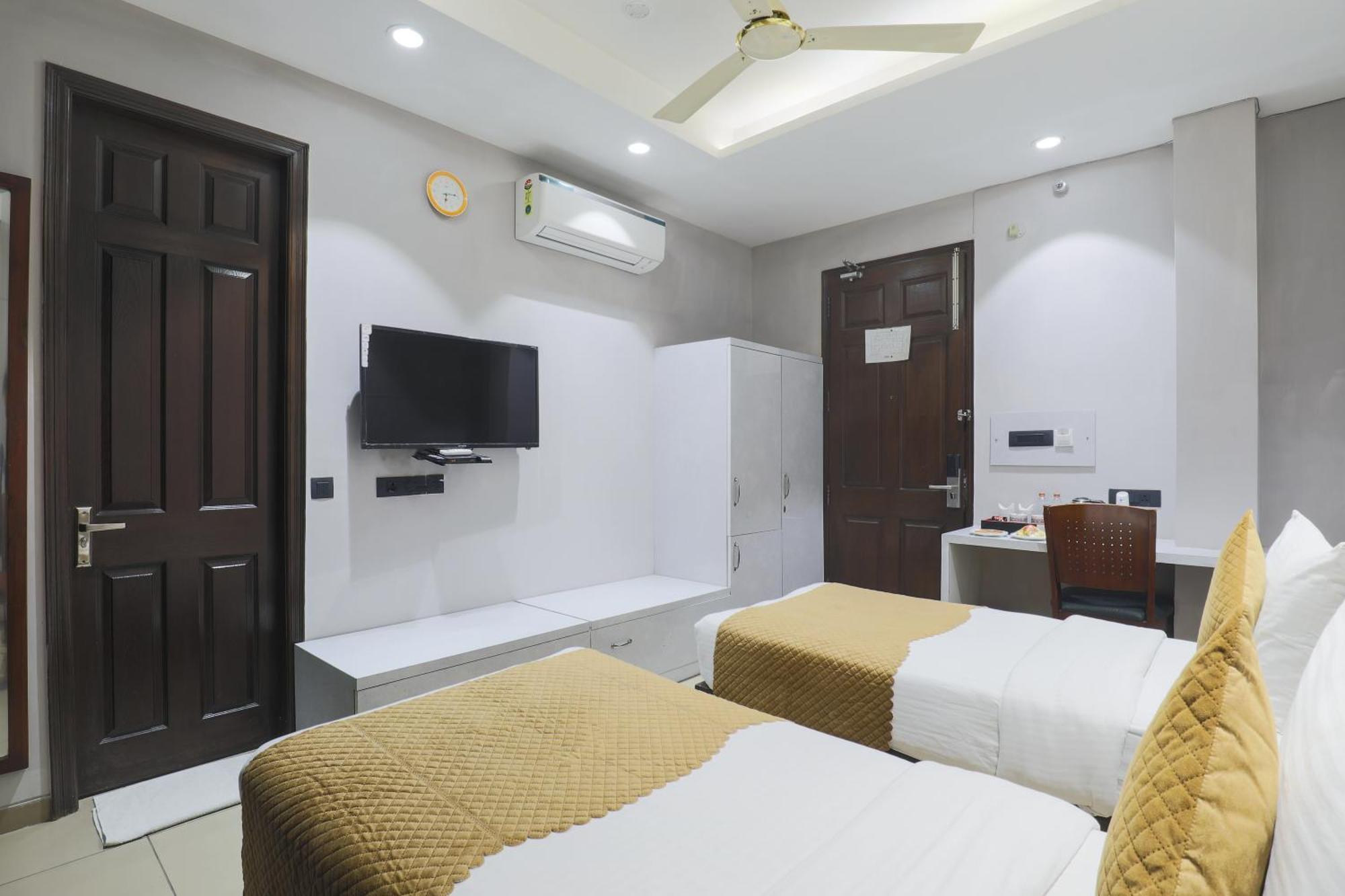 Cosy Grand, Chanakyapuri By The Cosy Hotels Нью-Дели Экстерьер фото