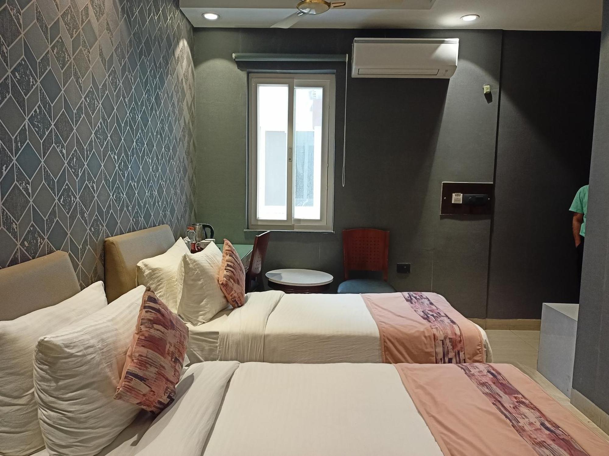 Cosy Grand, Chanakyapuri By The Cosy Hotels Нью-Дели Экстерьер фото