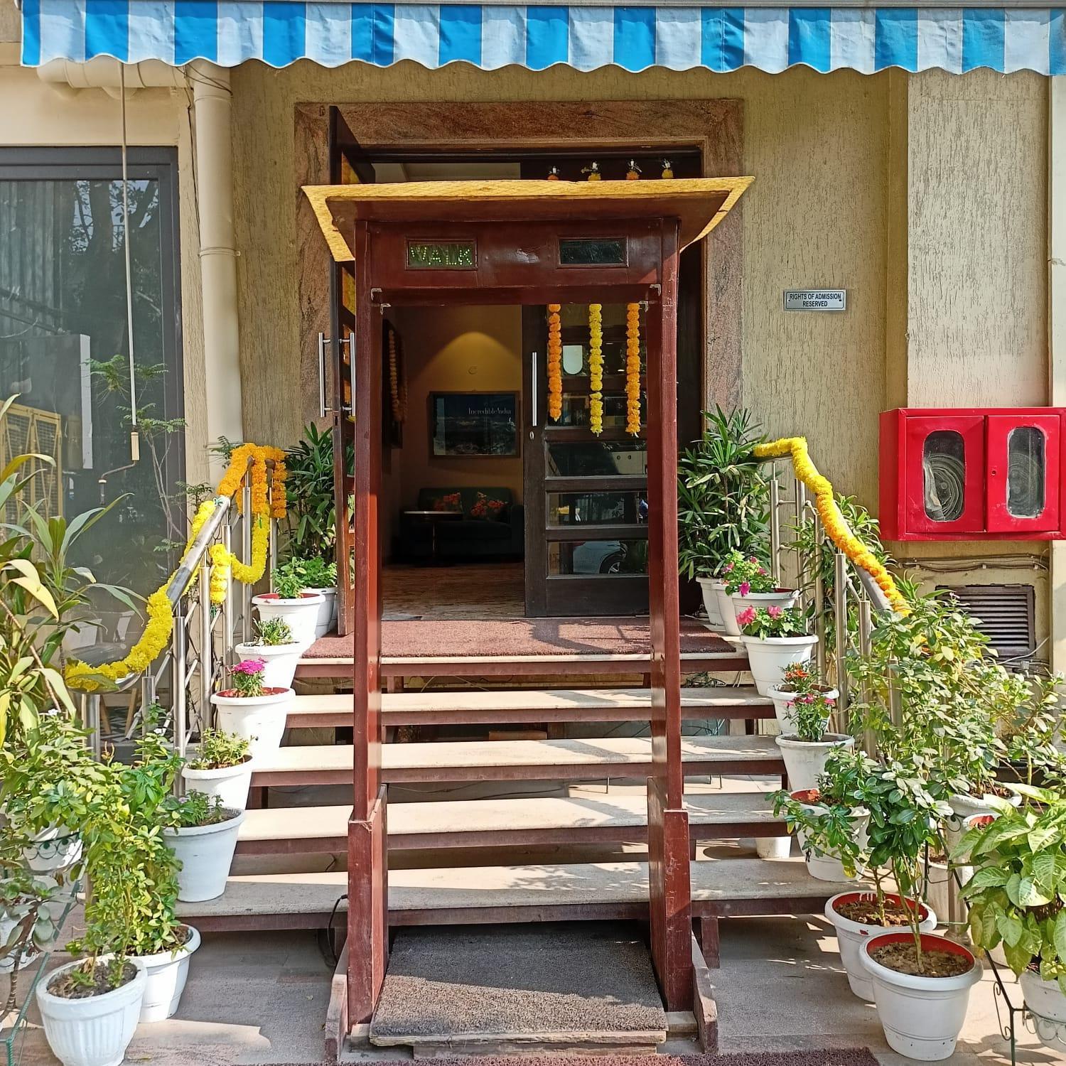 Cosy Grand, Chanakyapuri By The Cosy Hotels Нью-Дели Экстерьер фото