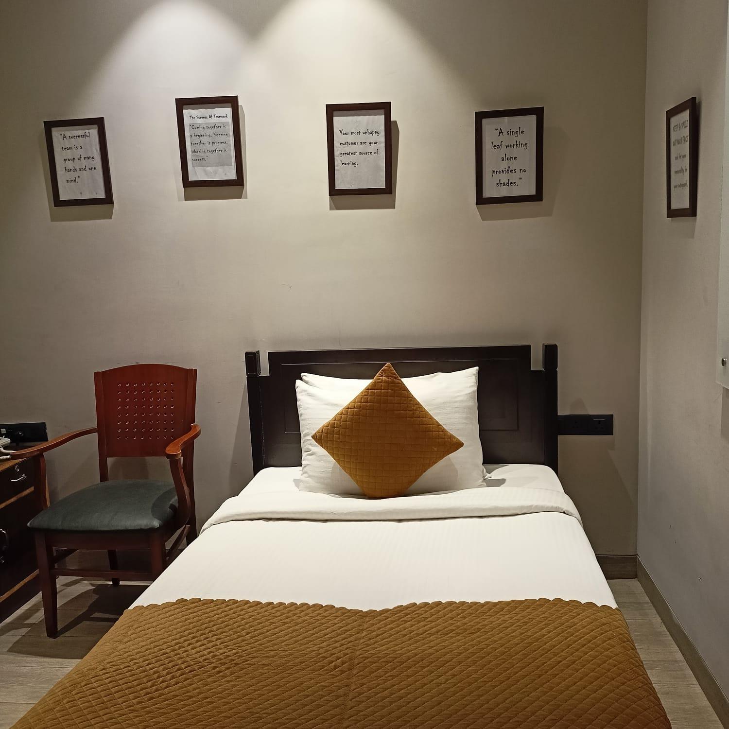 Cosy Grand, Chanakyapuri By The Cosy Hotels Нью-Дели Экстерьер фото