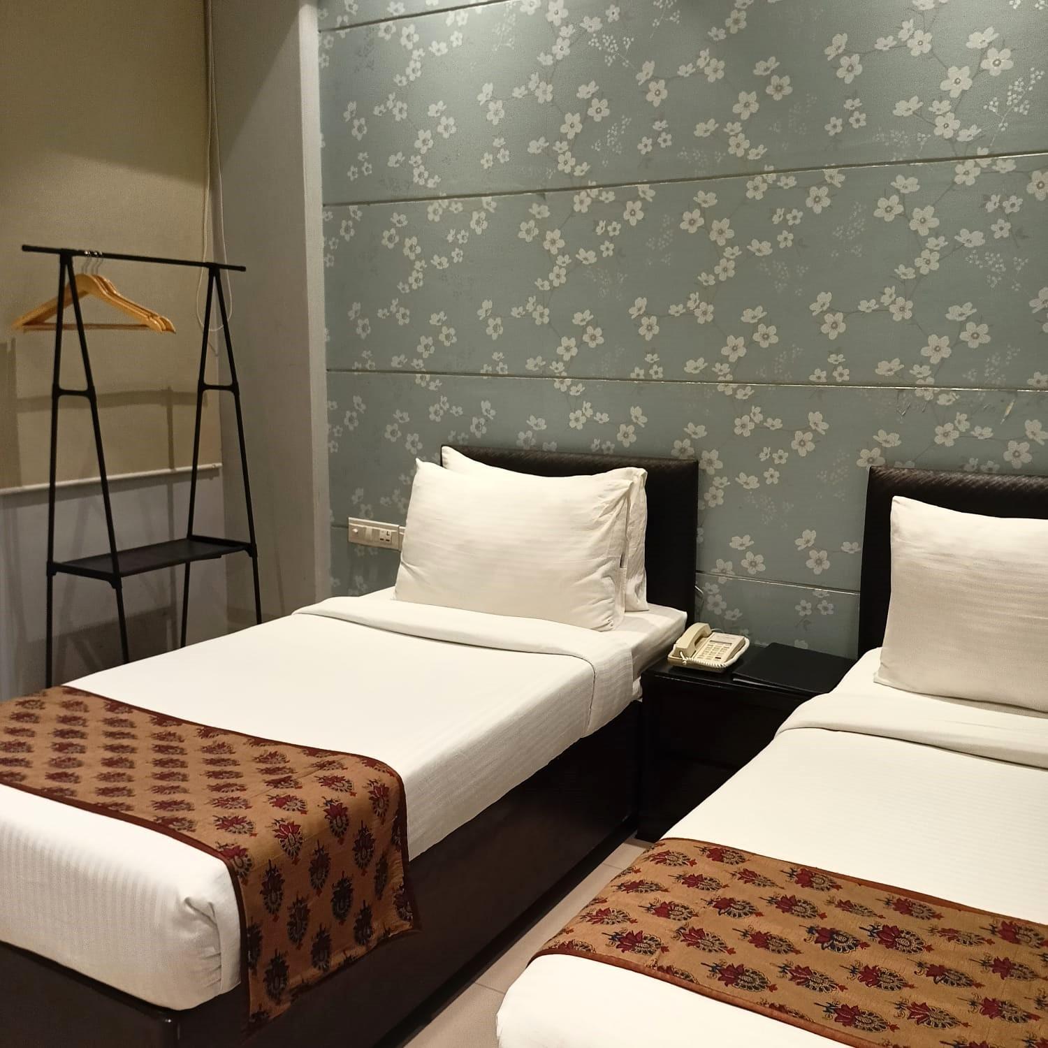 Cosy Grand, Chanakyapuri By The Cosy Hotels Нью-Дели Экстерьер фото