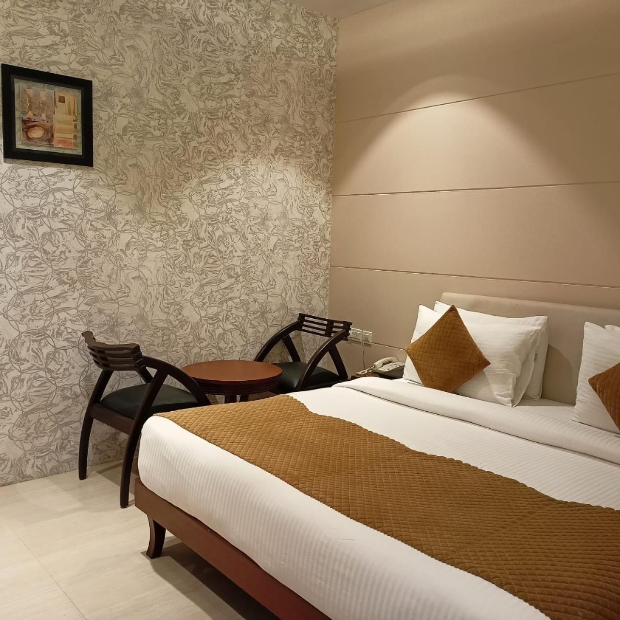 Cosy Grand, Chanakyapuri By The Cosy Hotels Нью-Дели Экстерьер фото