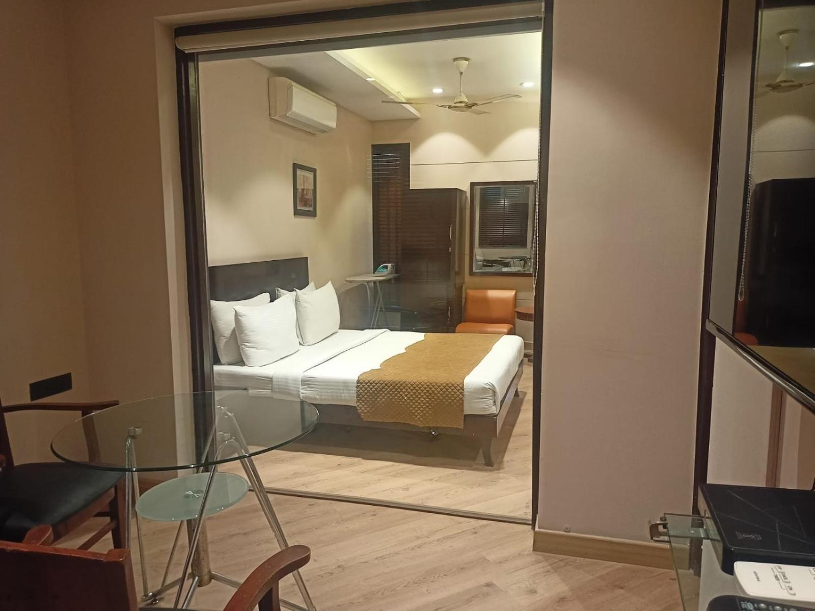 Cosy Grand, Chanakyapuri By The Cosy Hotels Нью-Дели Экстерьер фото