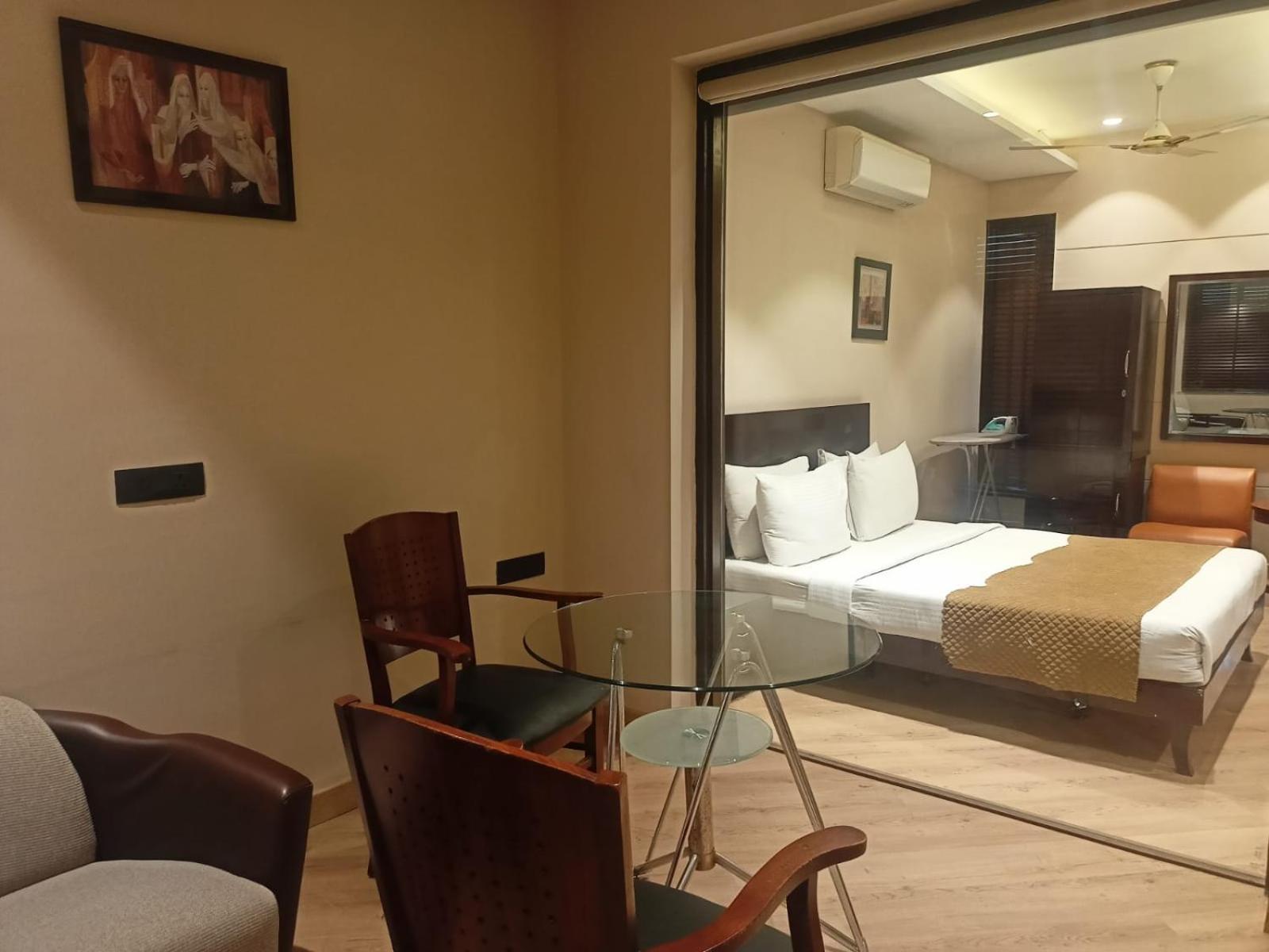 Cosy Grand, Chanakyapuri By The Cosy Hotels Нью-Дели Экстерьер фото